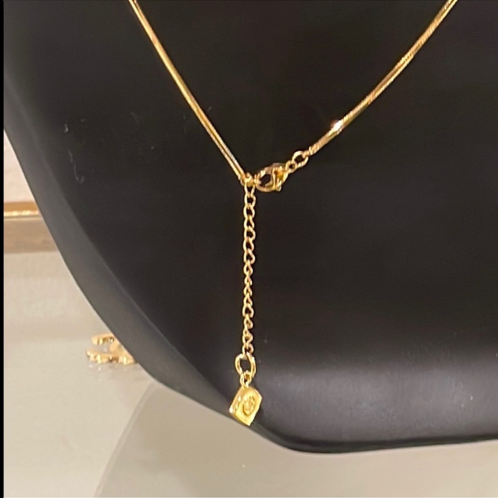 CHANEL Gold Necklace with Pearl and Logo Charm - Picture 5 of 10